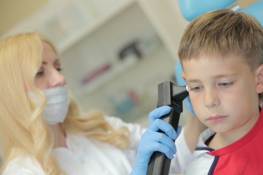 Острый средний отит у детей фото