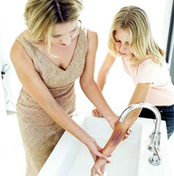 Как оказывать первую медицинскую помощь при химическом ожоге