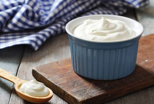 сметана в чашке