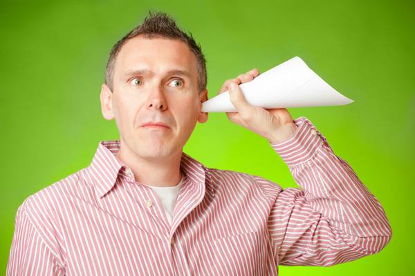 Обычно происходит временное снижение слуха, когда полость среднего уха заполняется экссудатом