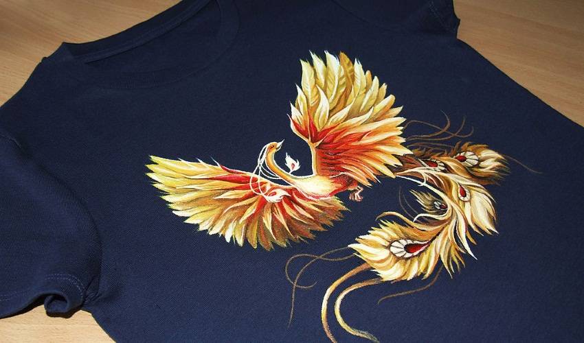 Яркий рисунок на футболке